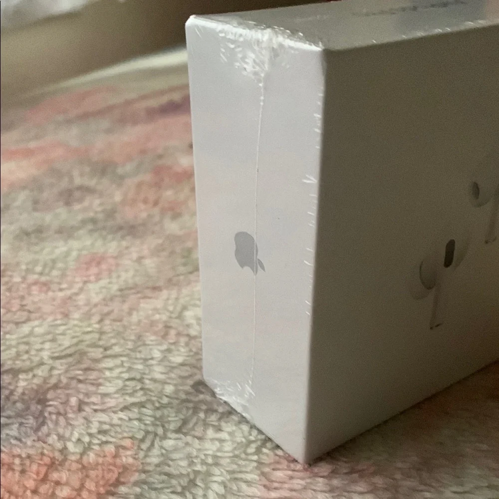 Apple White Wireless Earbuds with Sleek Design and High-End Audio